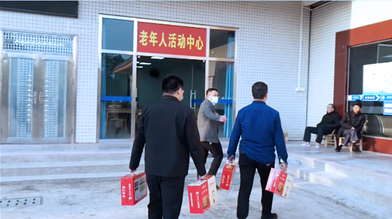 蓝狮在线集团新年慰问活动